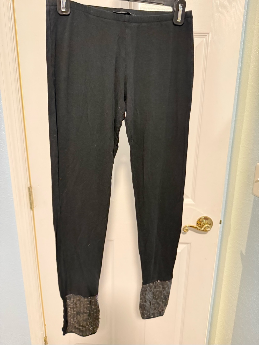 Black Women's Leggings with Metallic Hem